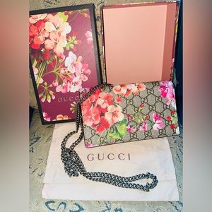 Gucci Bloom Wallet On Chain